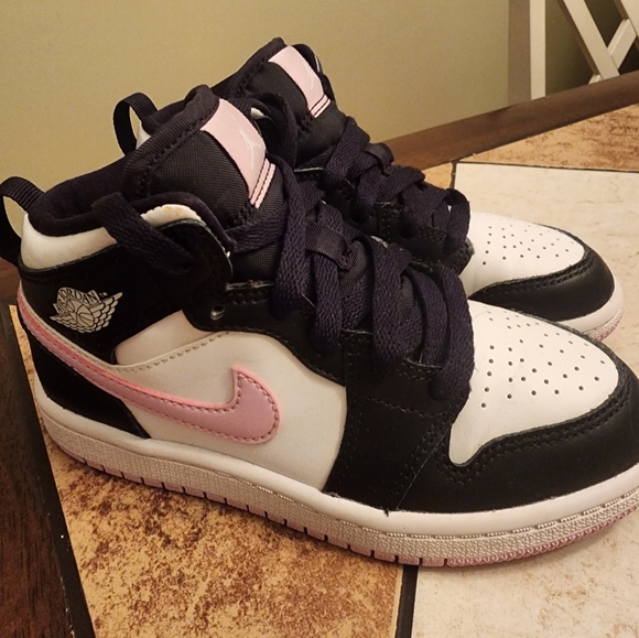 aj1 mid arctic pink
